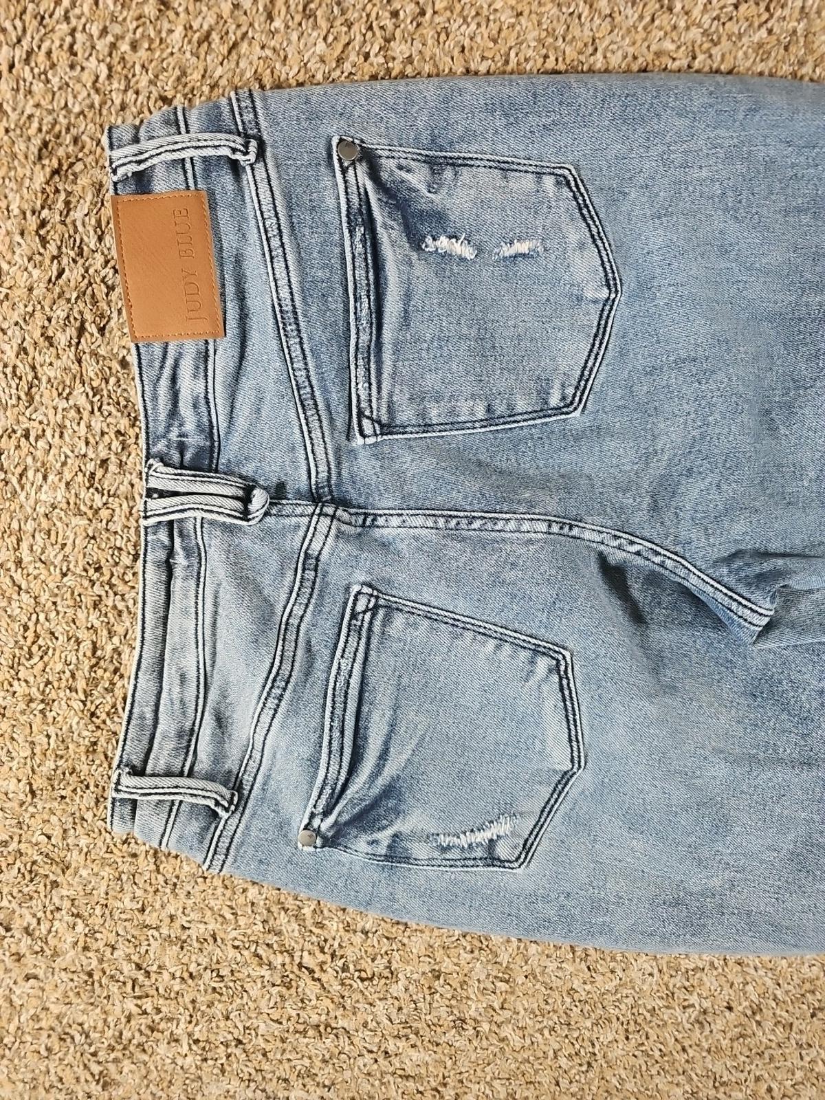 Judy Blue Los Angeles Slim Fit 7/28 Jeans