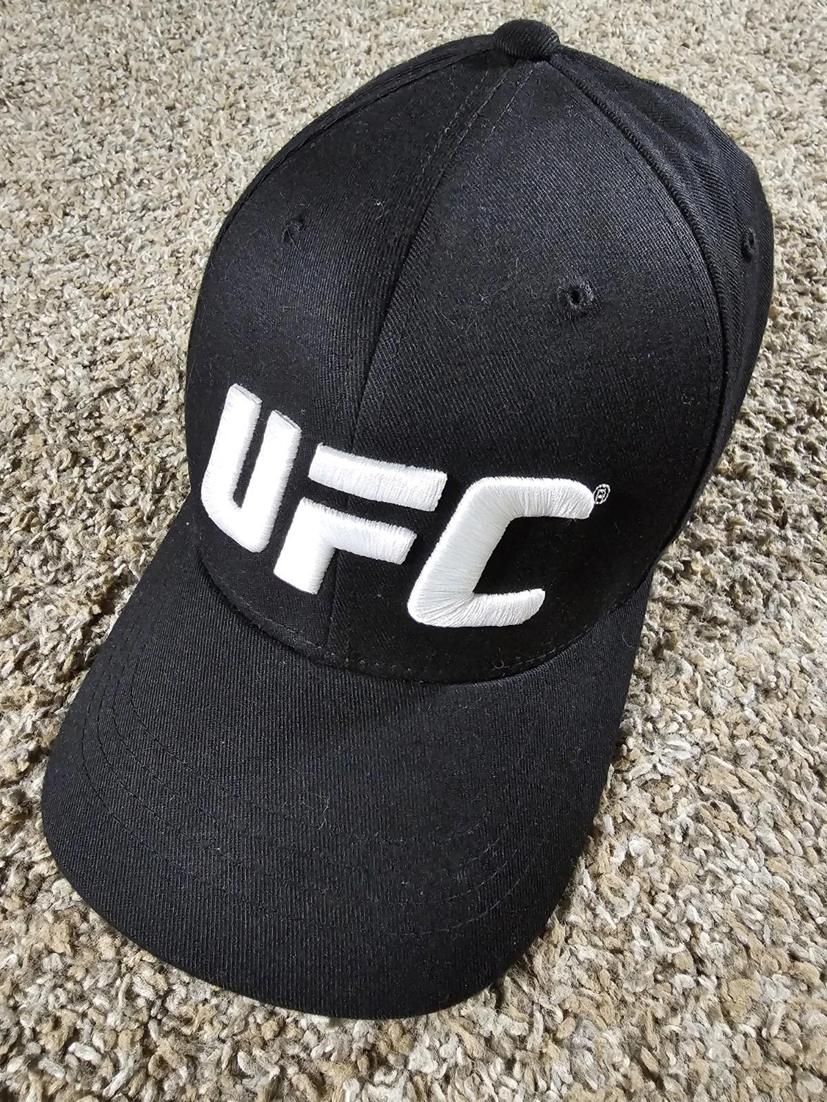 Flexfit by yupoong S/M Black UFC Fitted hat