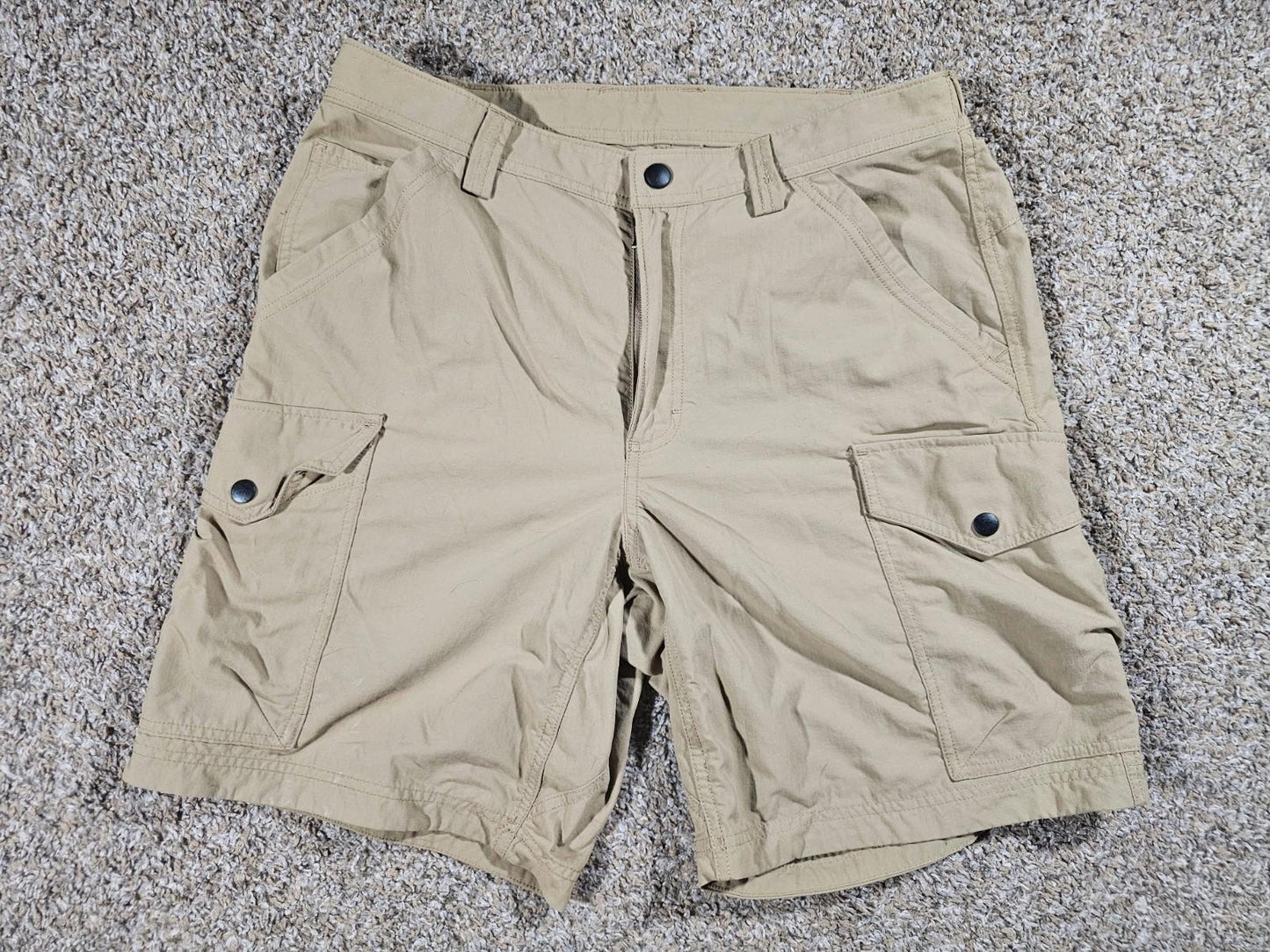 Duluth Trading Co Shorts Mens 34 Khaki Tan Cargo Utility