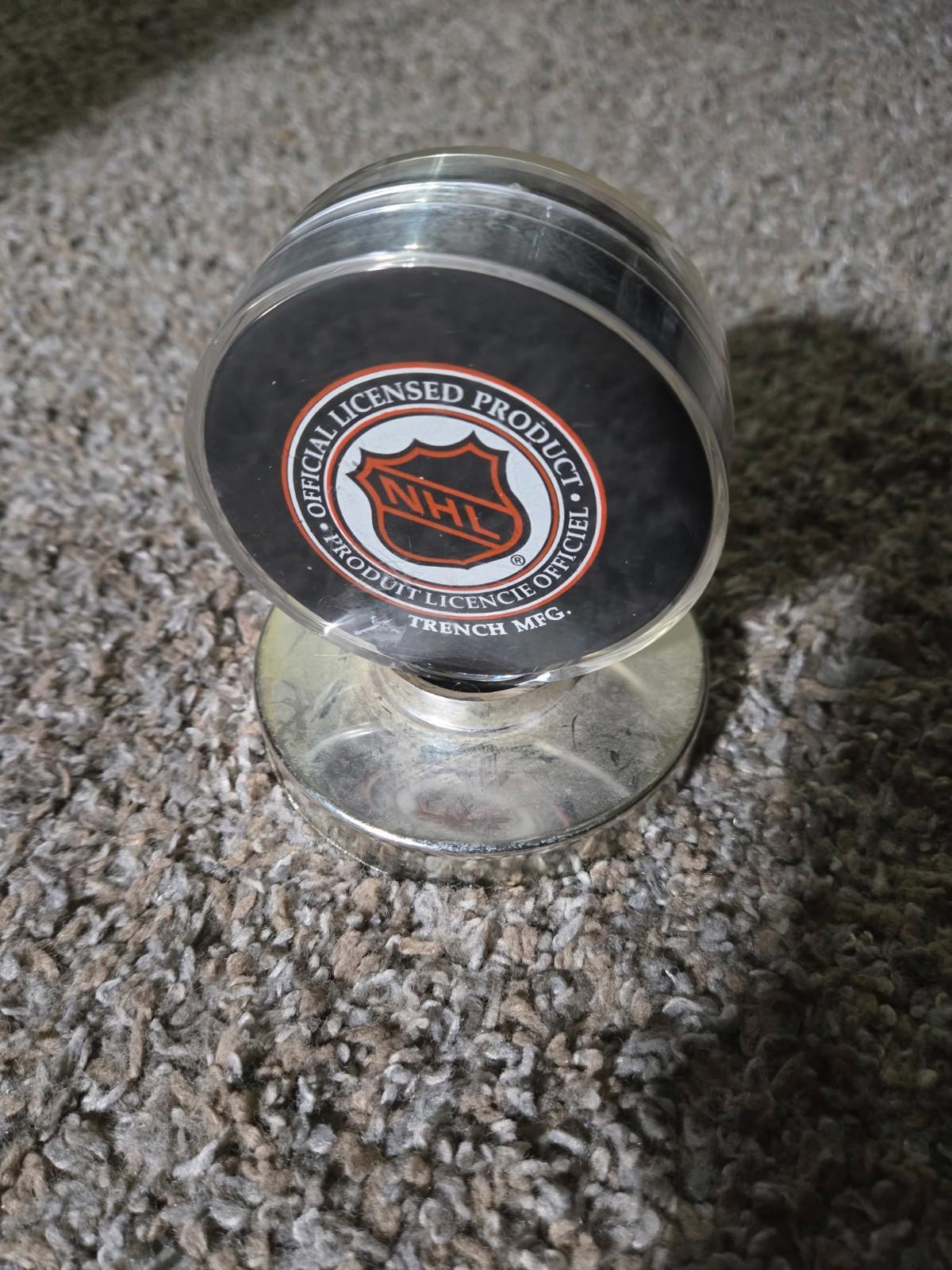 Philadelphia Flyers Vintage Logo NHL Hockey Puck Trench Mfg Display Case