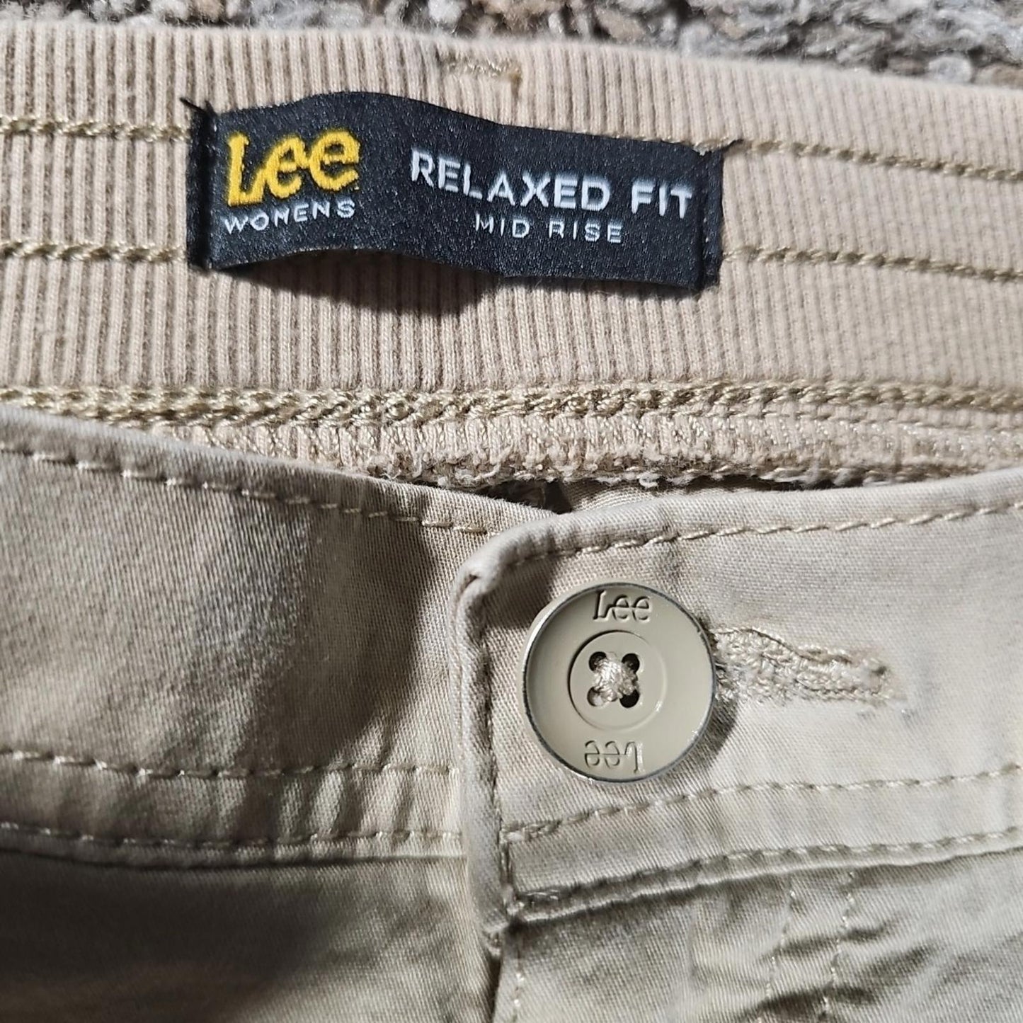 Lee Relaxed Fit Midrise Womans 20W Cuffed Khaki Capris