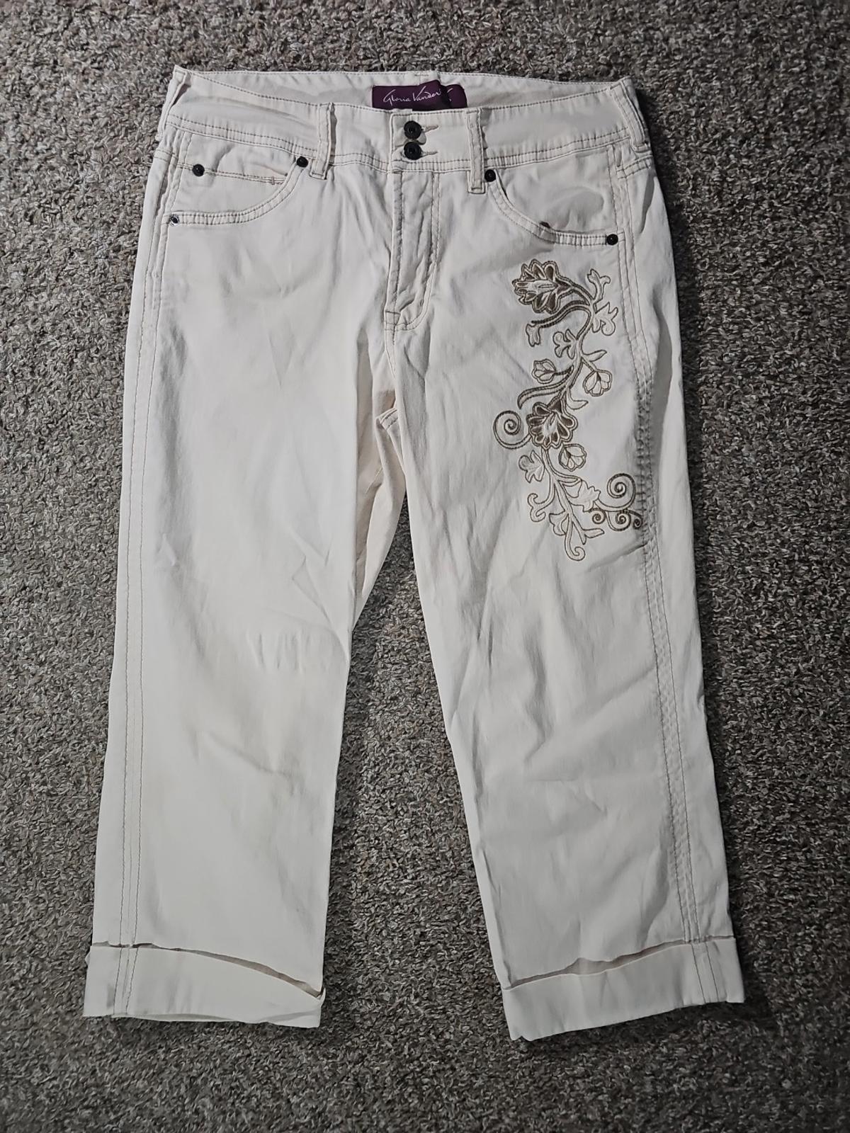 Gloria Vanderbilt 10 Embroidered Floral Khaki Cuffed Capris