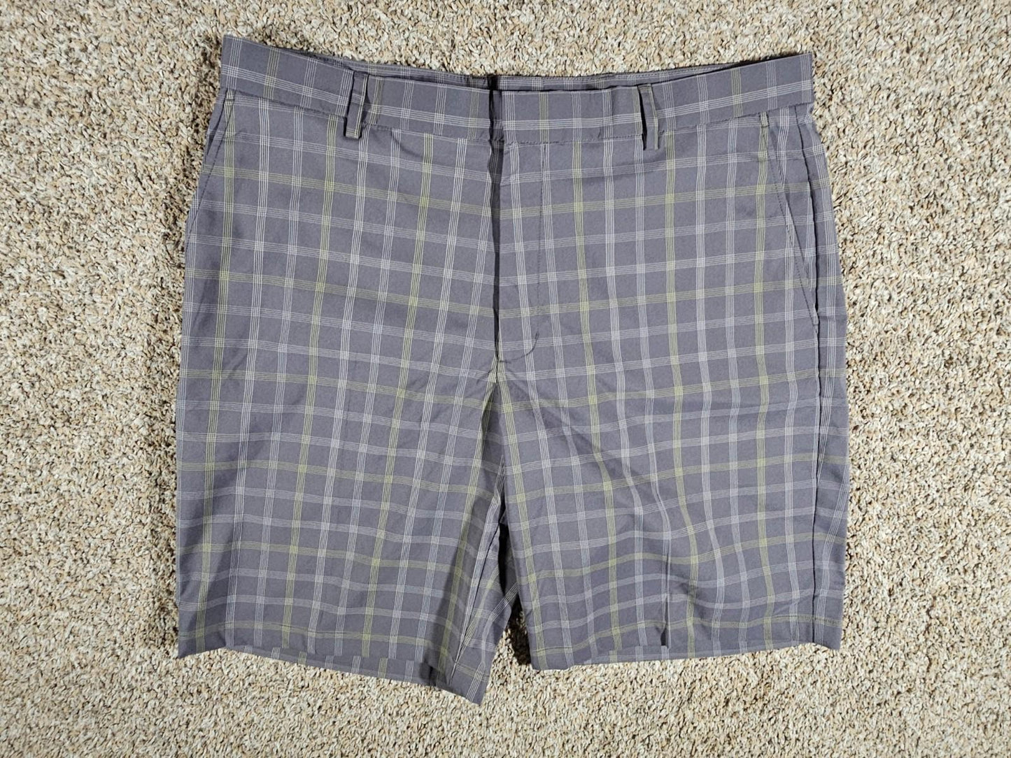 Walter Hagen shorts size 38 gray Green plaid golf mens