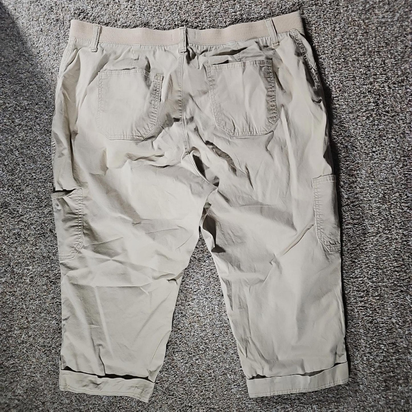 Lee Relaxed Fit Midrise Womans 20W Cuffed Khaki Capris