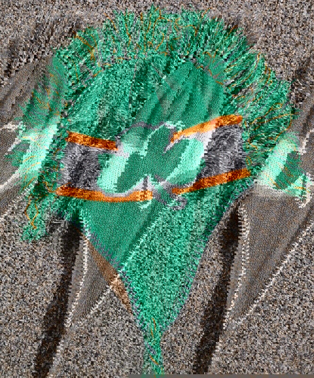 ss-mohkn irish Clover tassle Mohawk beanie