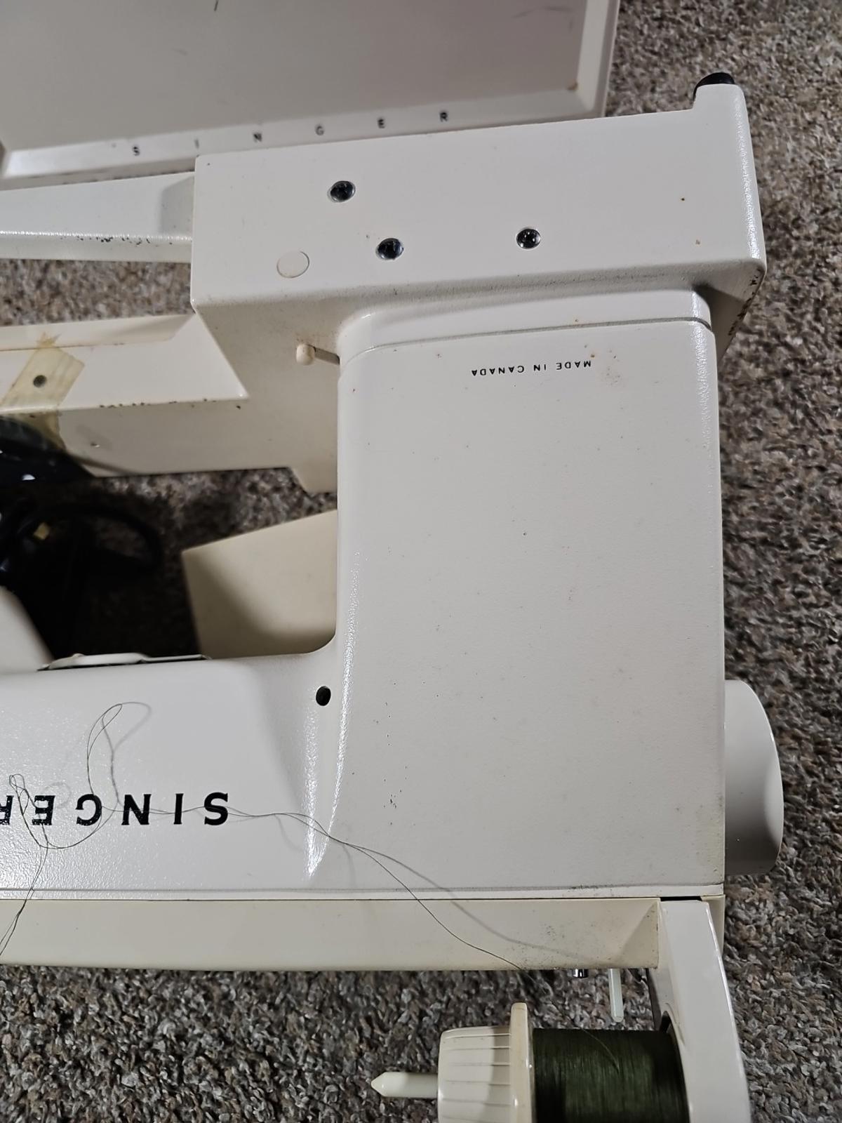 1976 SINGER 560 Electronic Diana Sewing Machine with pedal and case