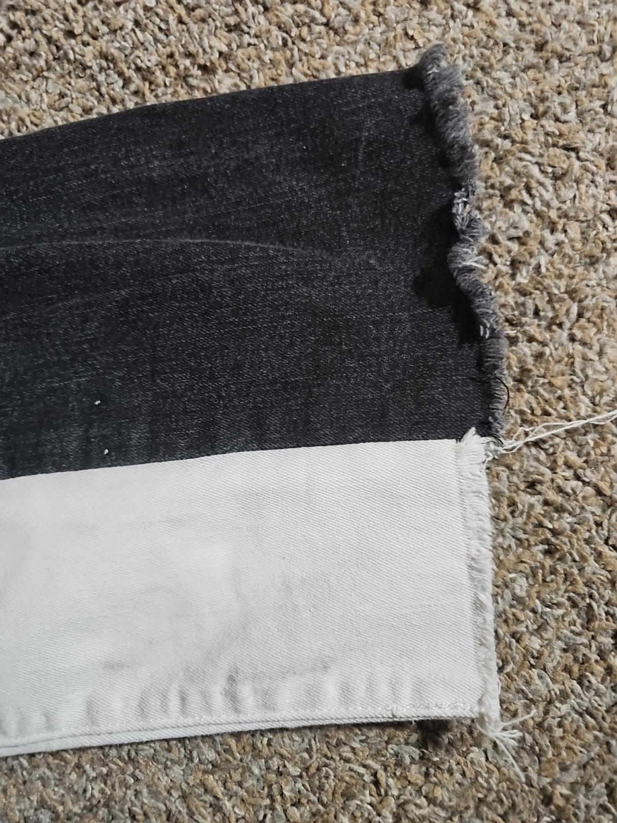 Akira 15(W31) Black White Jeans