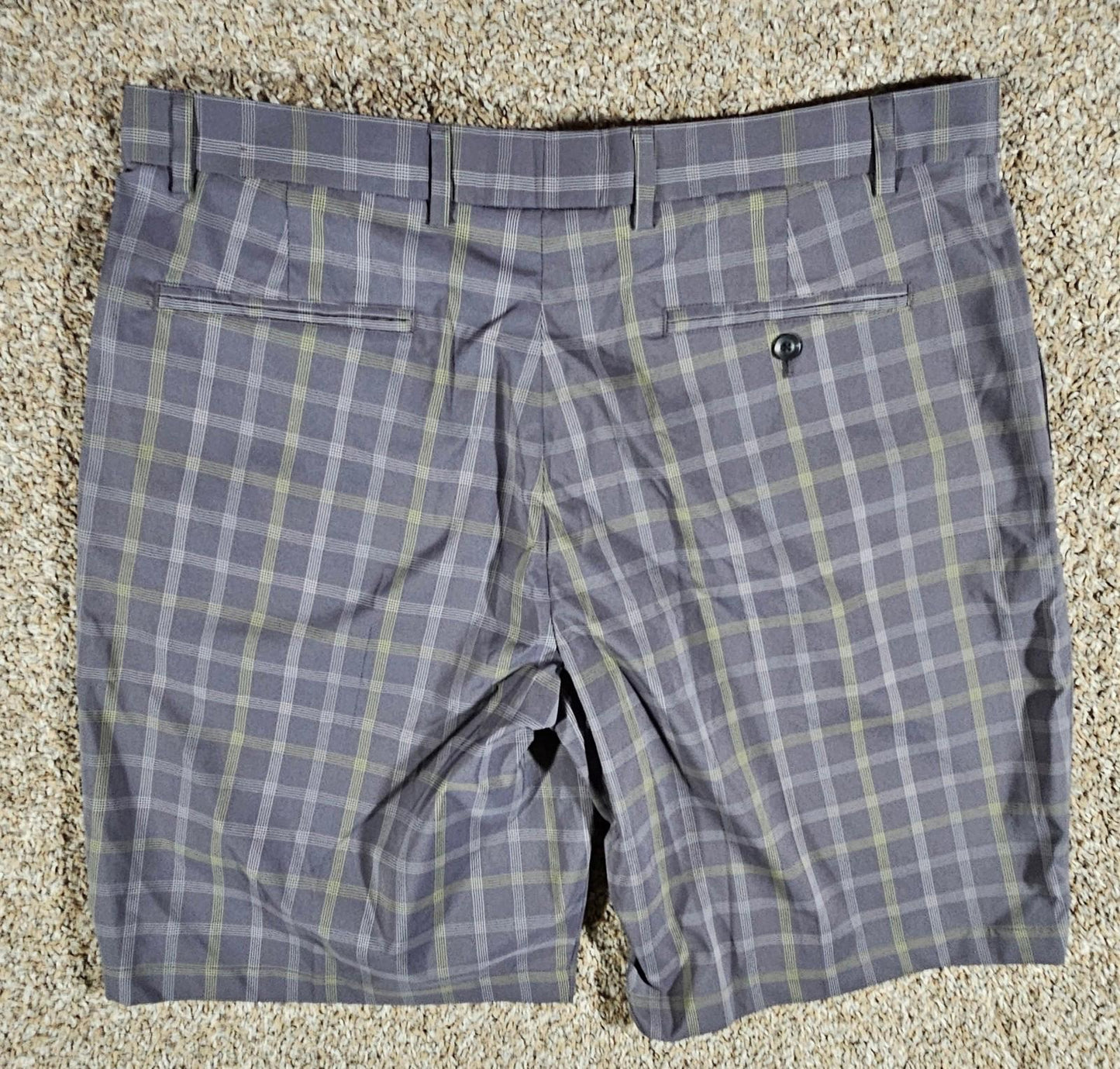 Walter Hagen shorts size 38 gray Green plaid golf mens