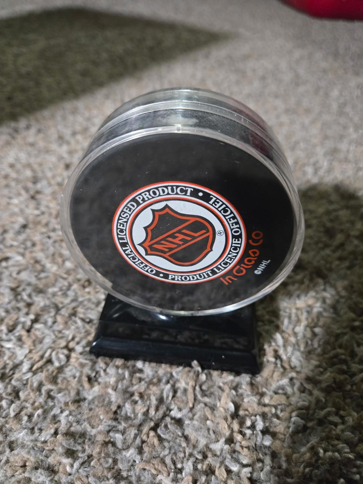 Los Angeles KINGS Vintage Logo NHL Hockey Puck In Glas Co Display Case