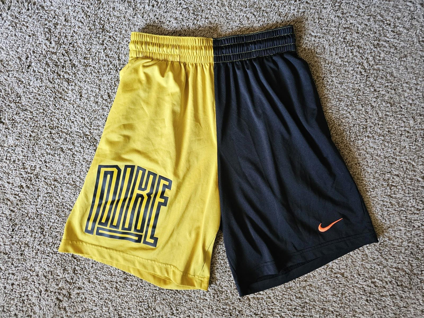 Nike Dri-Fit Basketball Shorts Sz M Drawstring Black Yellow