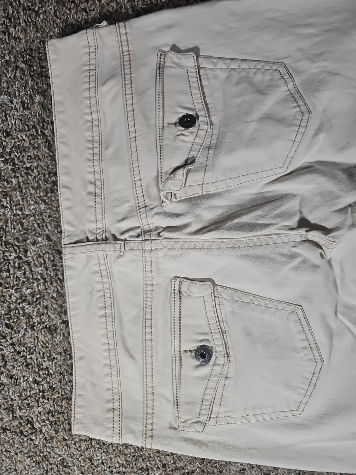 Gloria Vanderbilt 10 Embroidered Floral Khaki Cuffed Capris