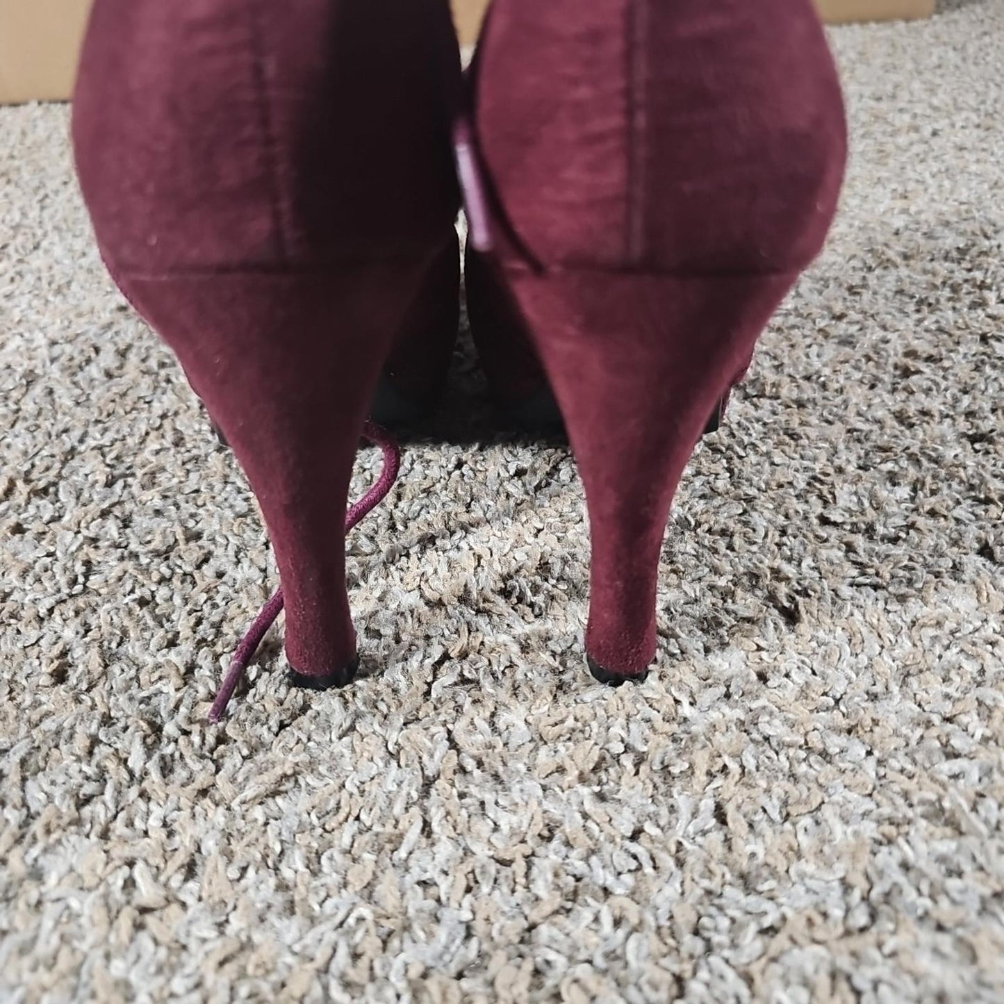 fioni Burgundy wingtip heels sz 8