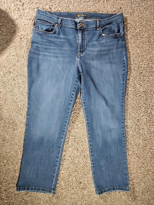 Lee Relaxed Fit Straight Leg Midrise 14 Petite