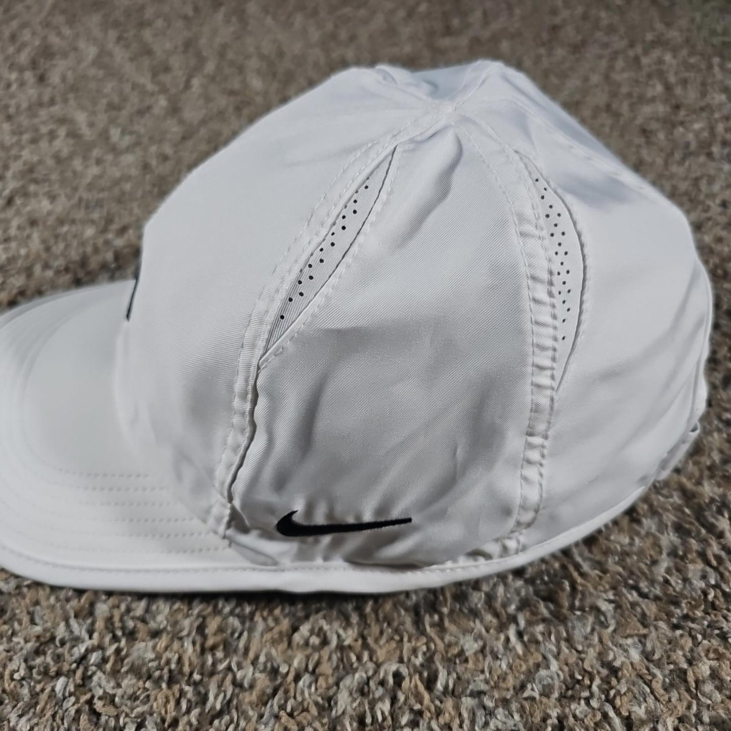 nike dri fit featherlight Strapback Running Panel hat