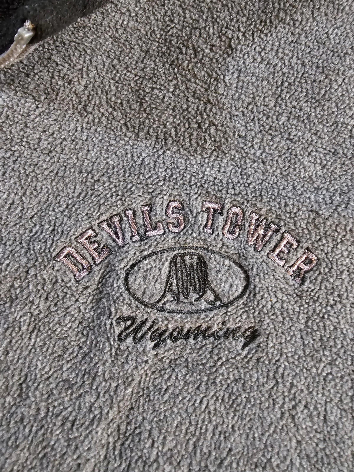Dimco Apparel Devils Tower Wyoming XL Fullzip Fleece Sweater