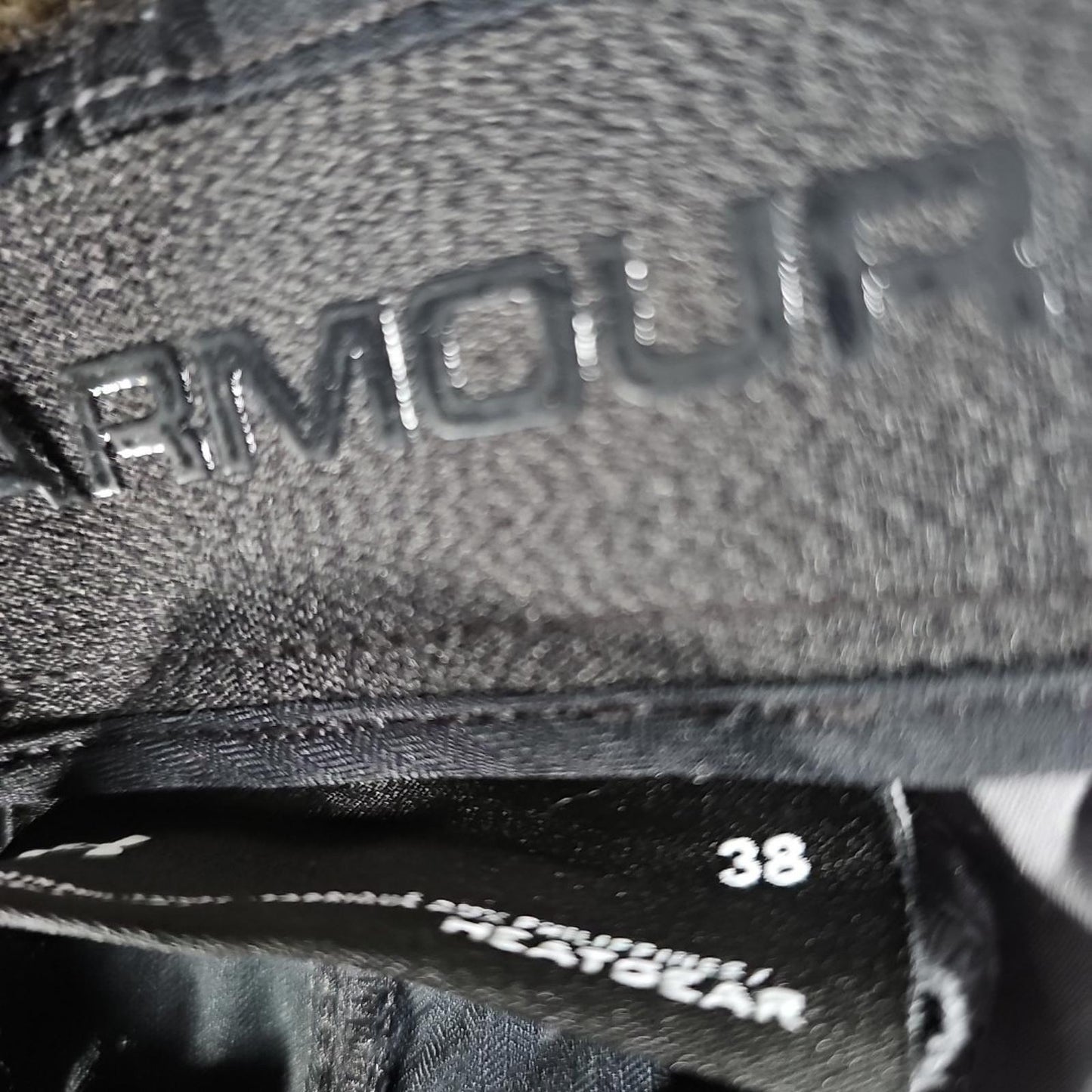 Under Armour Sz 38 Black HeatGear Golf Shorts