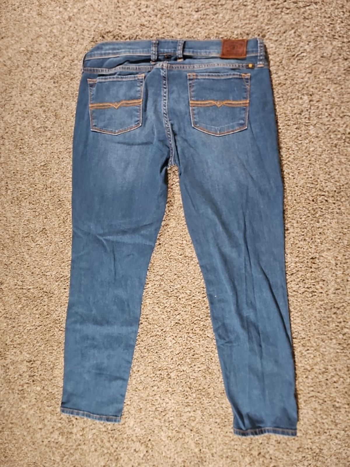 Lucky Brand 10/30 Charlie Capri Jeans