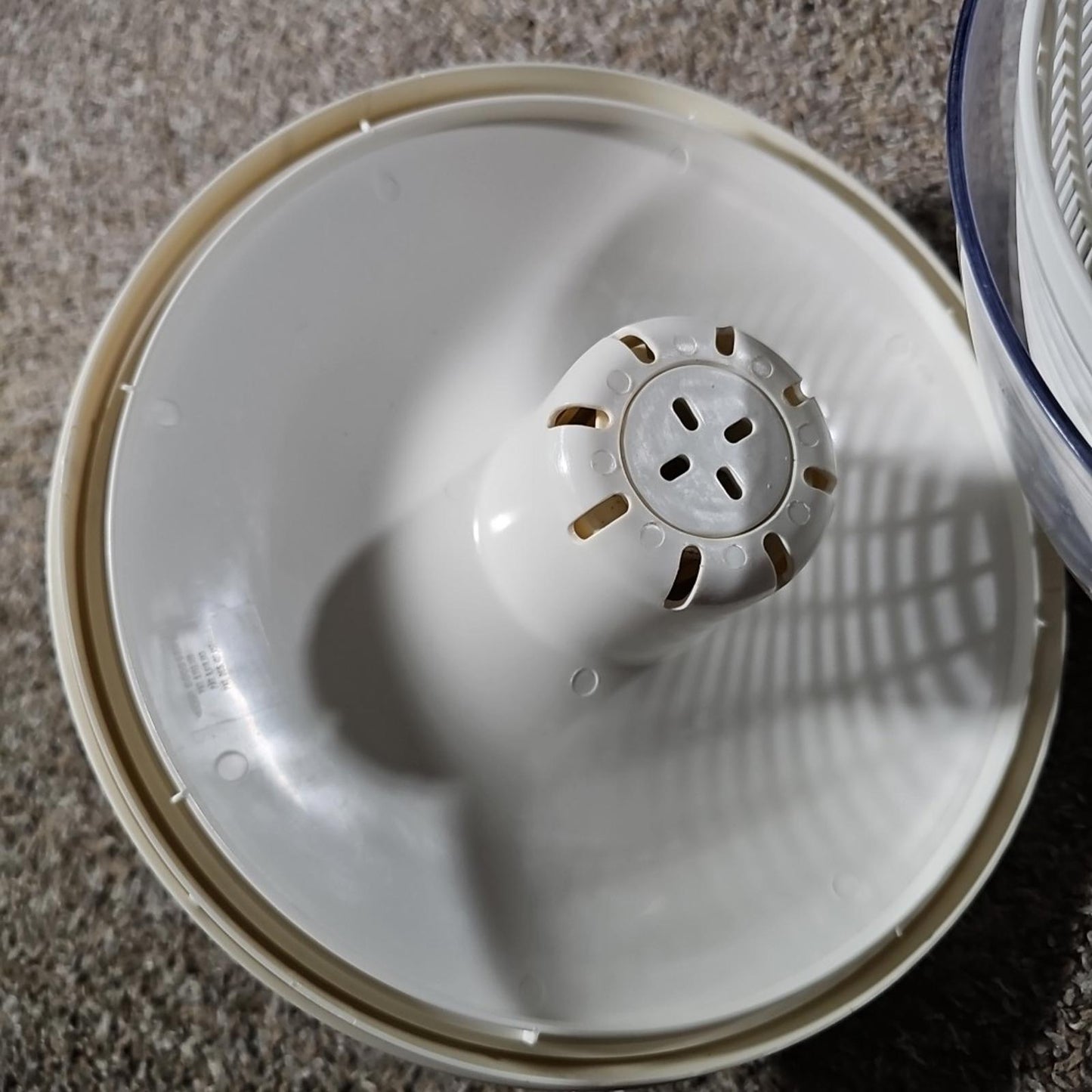 OXO Plastic Salad Spinner Easy One-Hand Use Dishwasher Safe