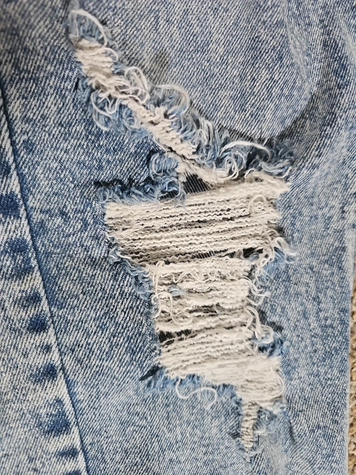Tinseltown Sz 11 Destroyed Light Wash Slim Jeans