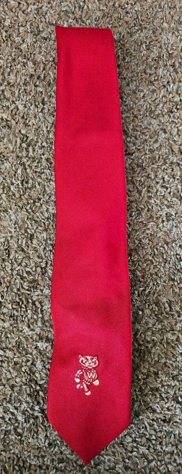 chapmans red Embroidered UW WI bucky badgers necktie vintage