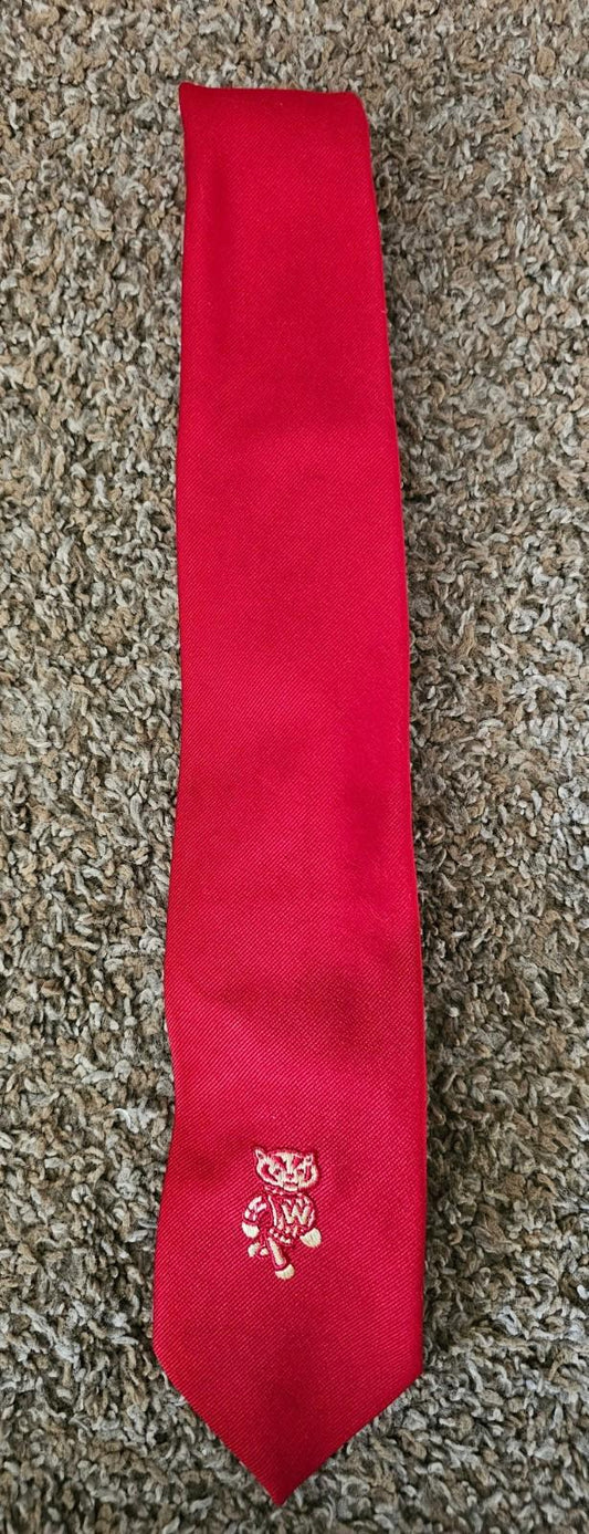 chapmans red Embroidered UW WI bucky badgers necktie vintage