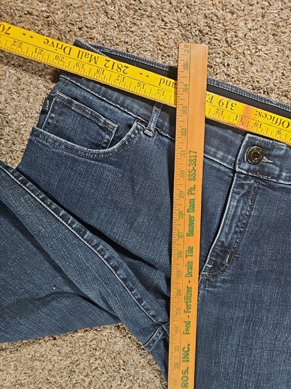 Lee Womens Regular Fit Mid Rise 18W Medium Jeans