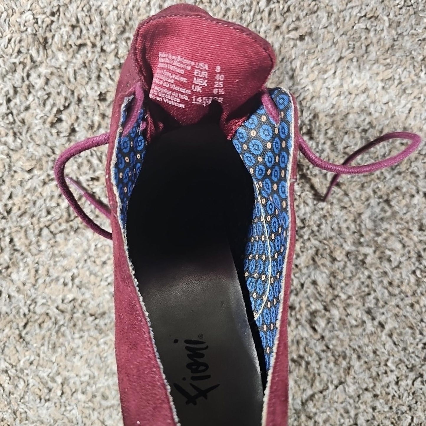 fioni Burgundy wingtip heels sz 8
