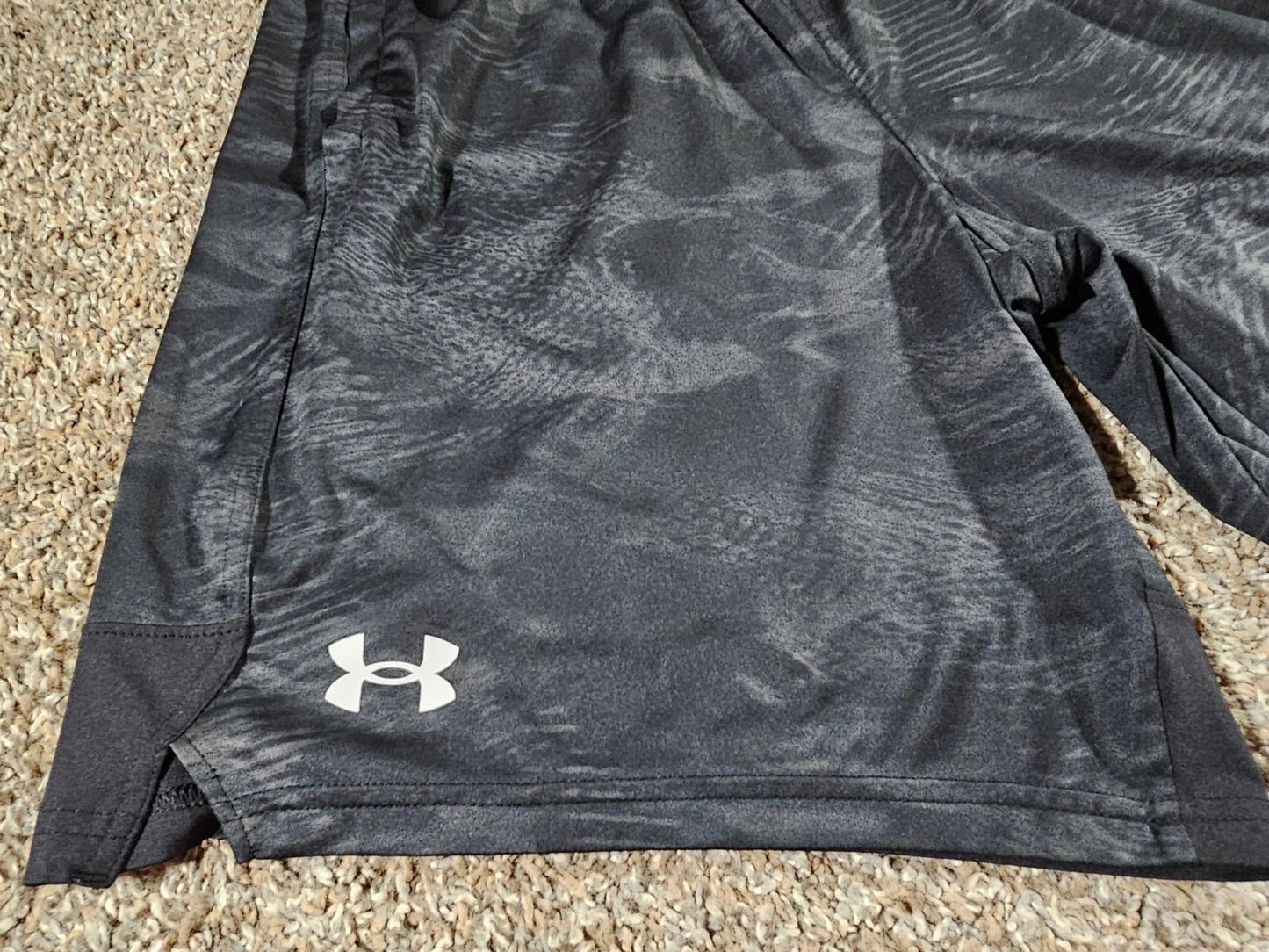 Under Armour Loose Gray Black Shorts