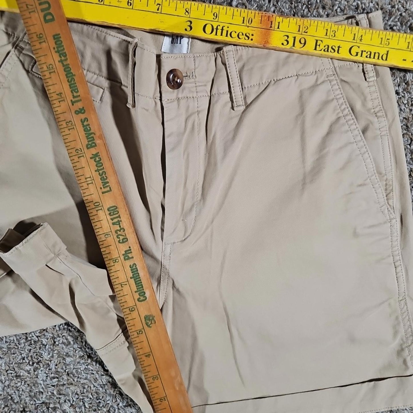 GAP sz 8 5" Cuffed Khaki Shorts