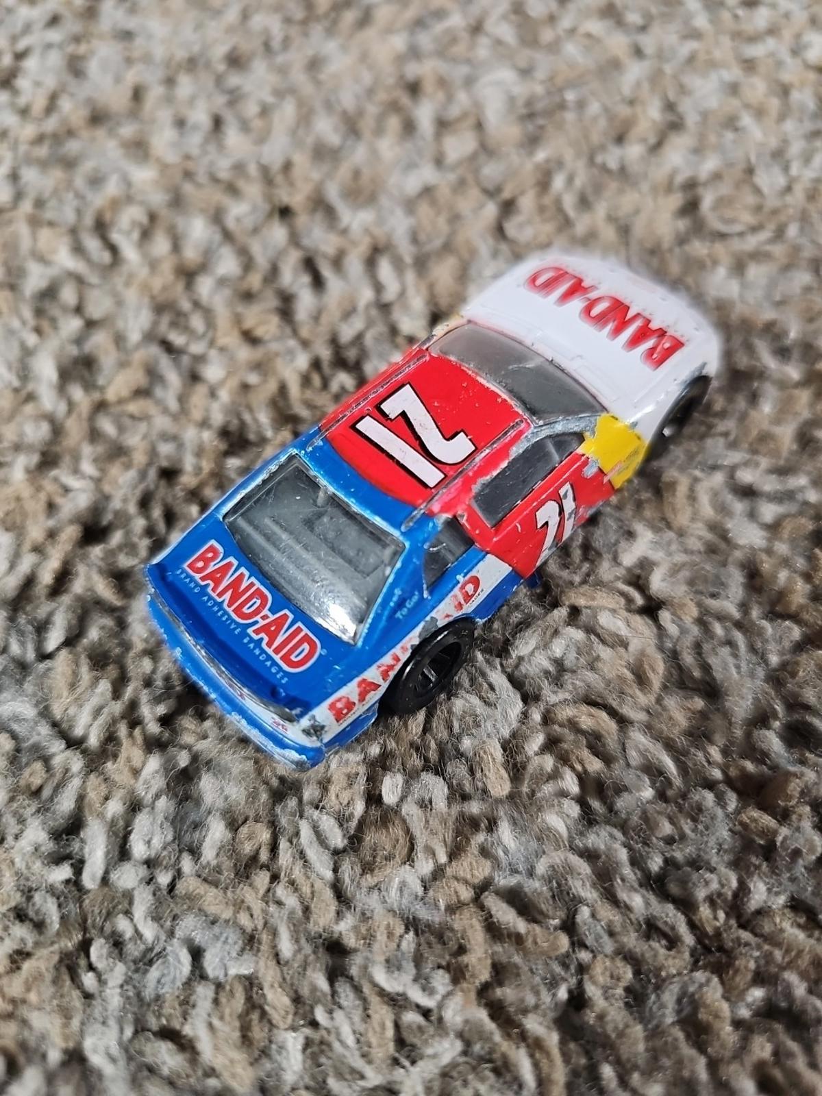 Michael Waltrip #21 Band-Aid Monte Carlo Racing Champions 1:64 NASCAR 1996
