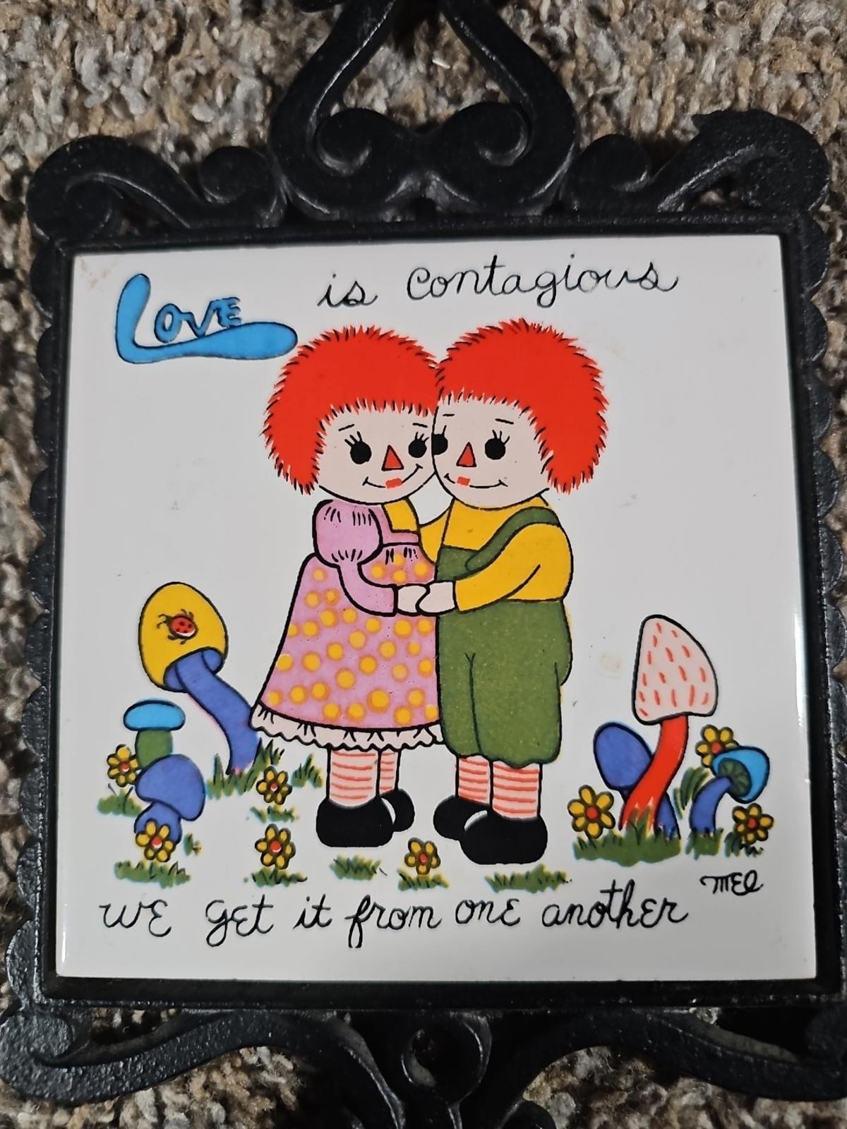 RAGGEDY ANN & ANDY VINTAGE CAST IRON TILE TRIVET/WALL HANGING