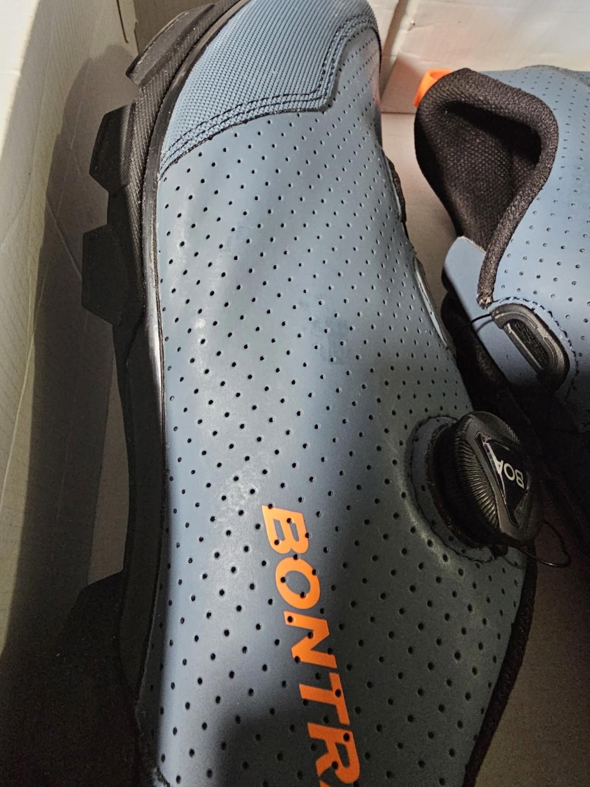Bontrager Evoke Mountain Bike Shoe US13EU46 Blue/Orange TREK