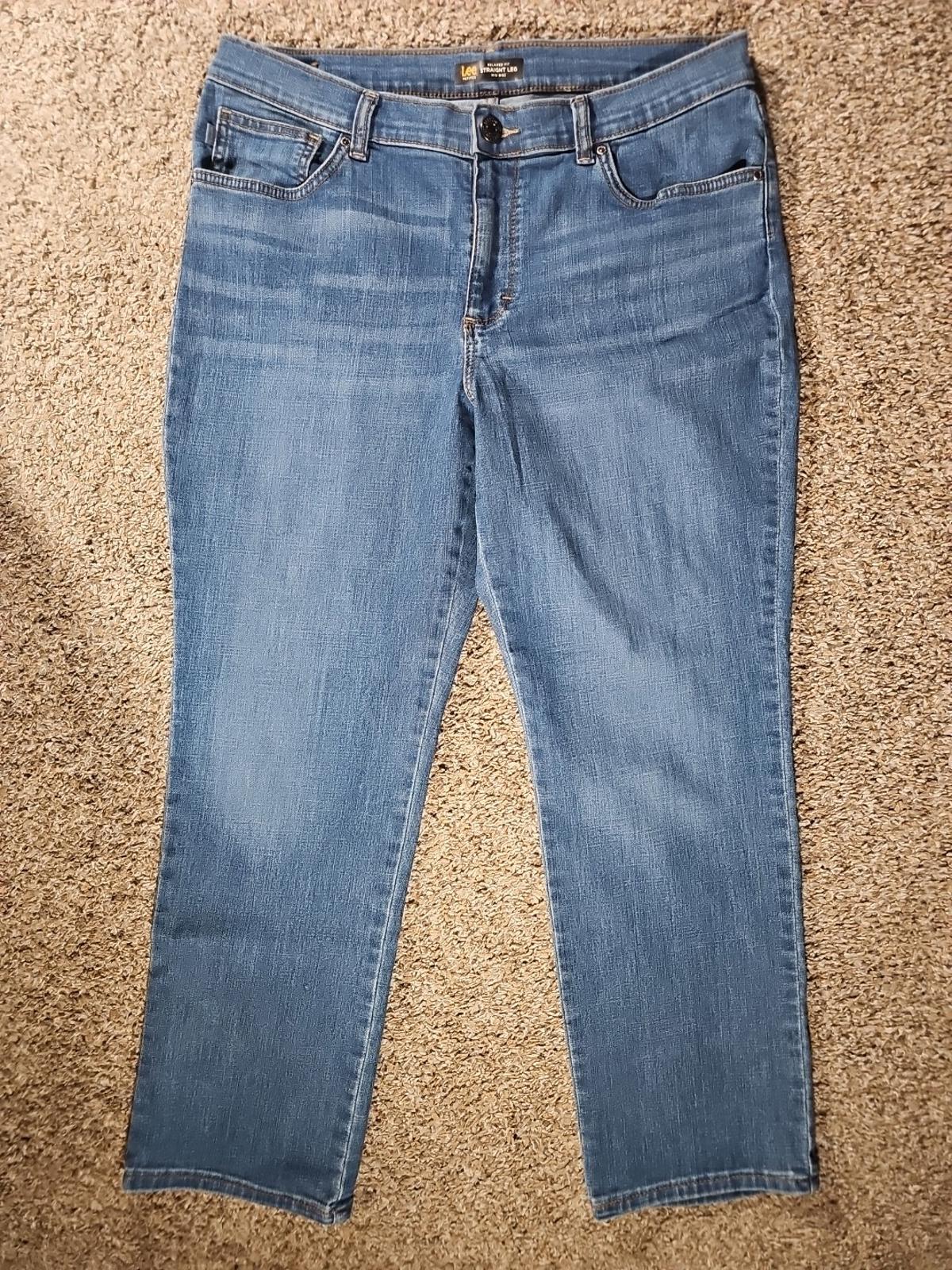 Lee Petites Relaxed Fit Straight Leg Mid Rise Sz 4