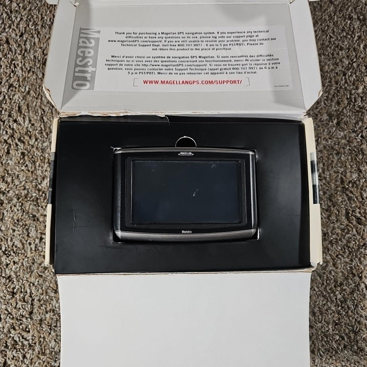 Magellan Maestro 4040 Automotive w/Box, Mount, and Accessories Bundle