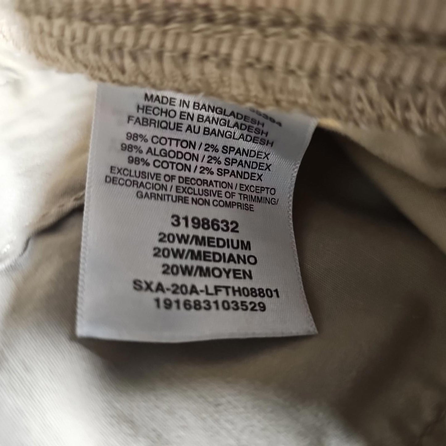 Lee Relaxed Fit Midrise Womans 20W Cuffed Khaki Capris