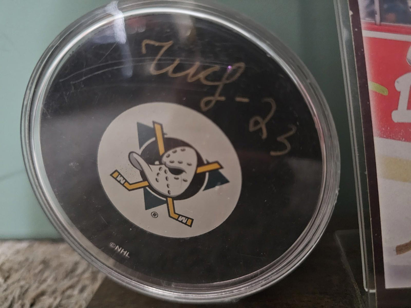 NHL Anaheim Mighty Ducks Stanislav Chistov Display Rookie Card Signed Puck