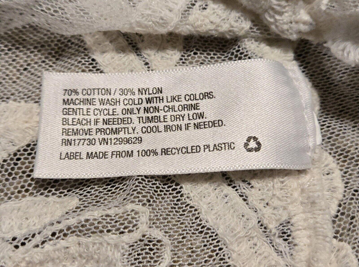 Cream Exhilaration Lace Floral T Shirt Sz S - Stains See Pic