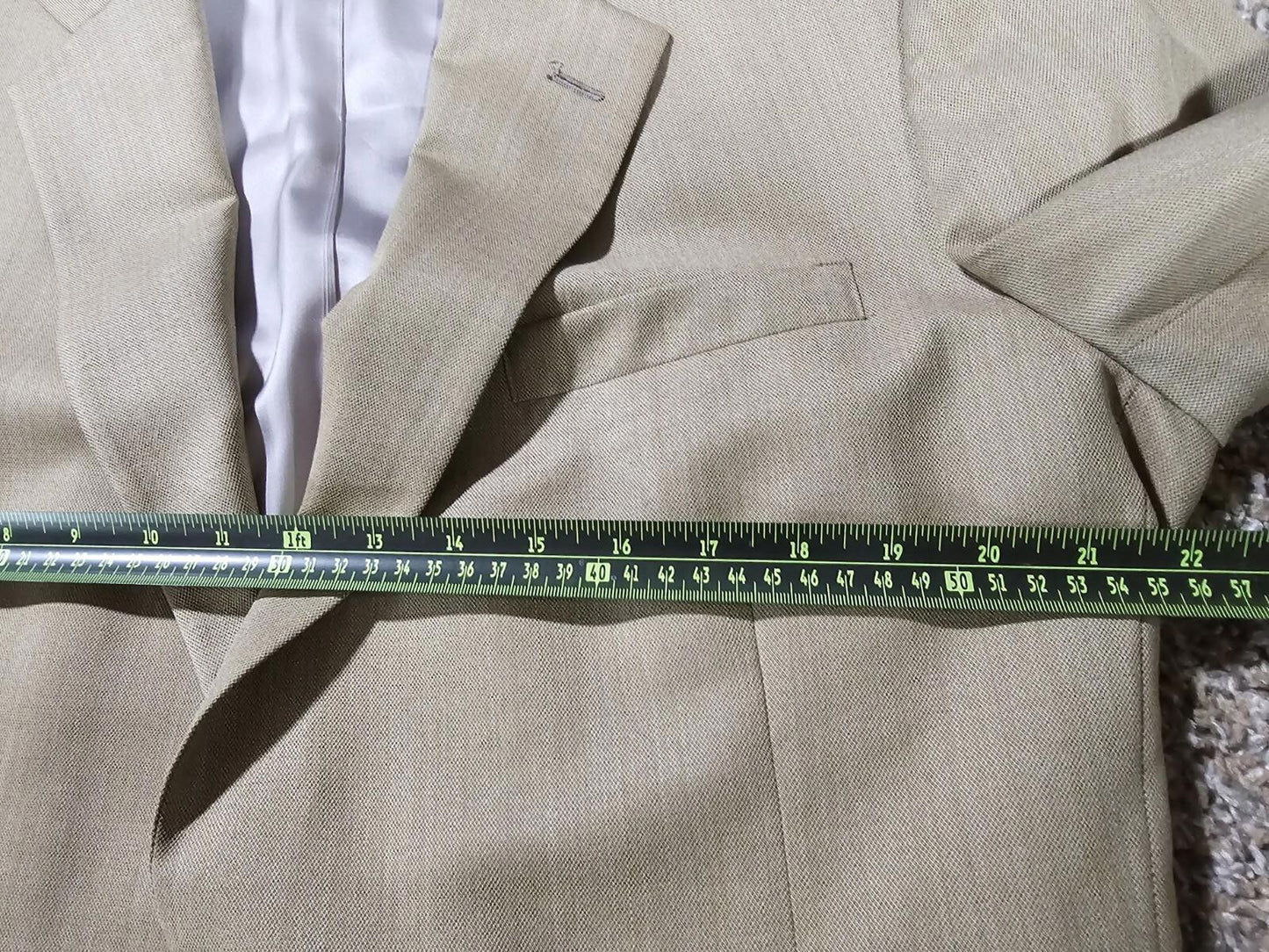 Hand Tailored Tom James Innocenti Oro tan suit APPROX C44W35