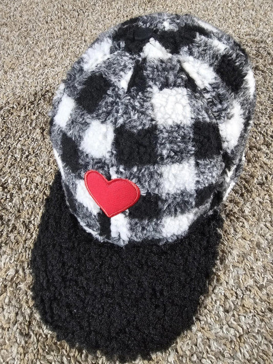 VALENTINE'S DAY SHERPA BASEBALL HAT WHITE/BLACK PLAID HEART