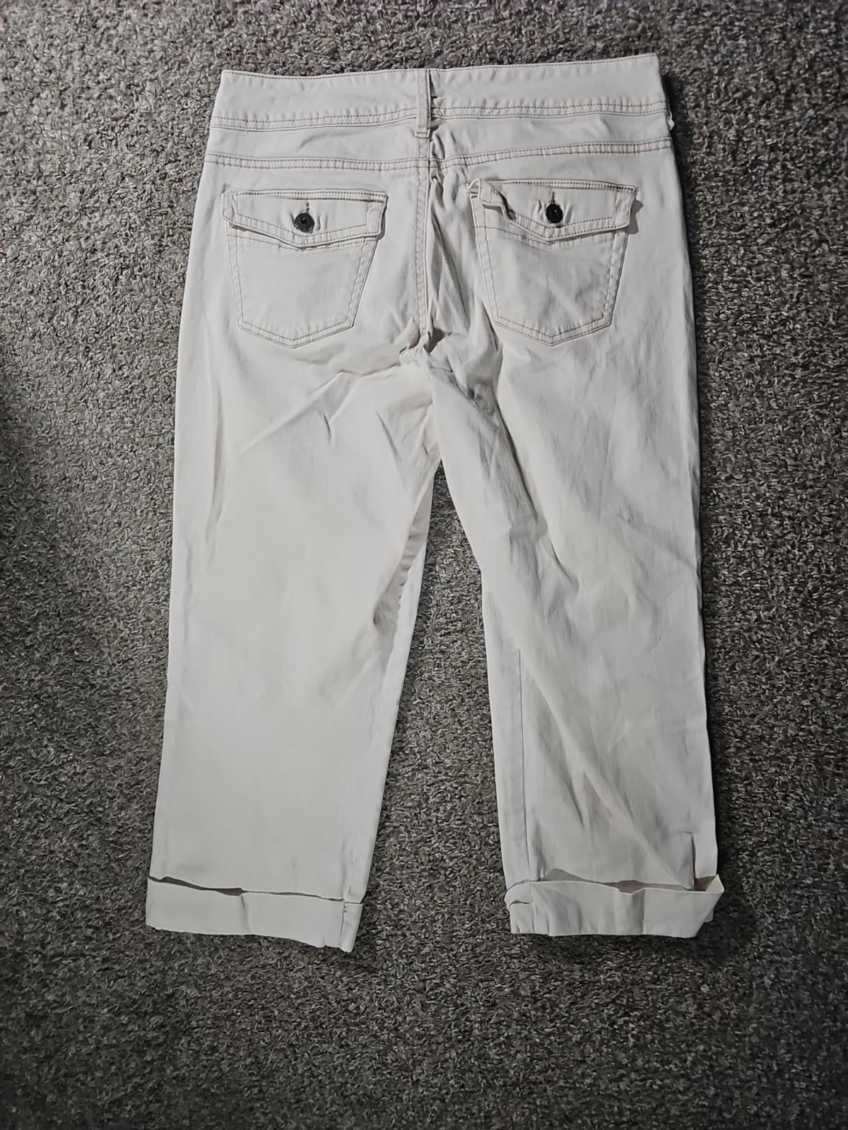 Gloria Vanderbilt 10 Embroidered Floral Khaki Cuffed Capris