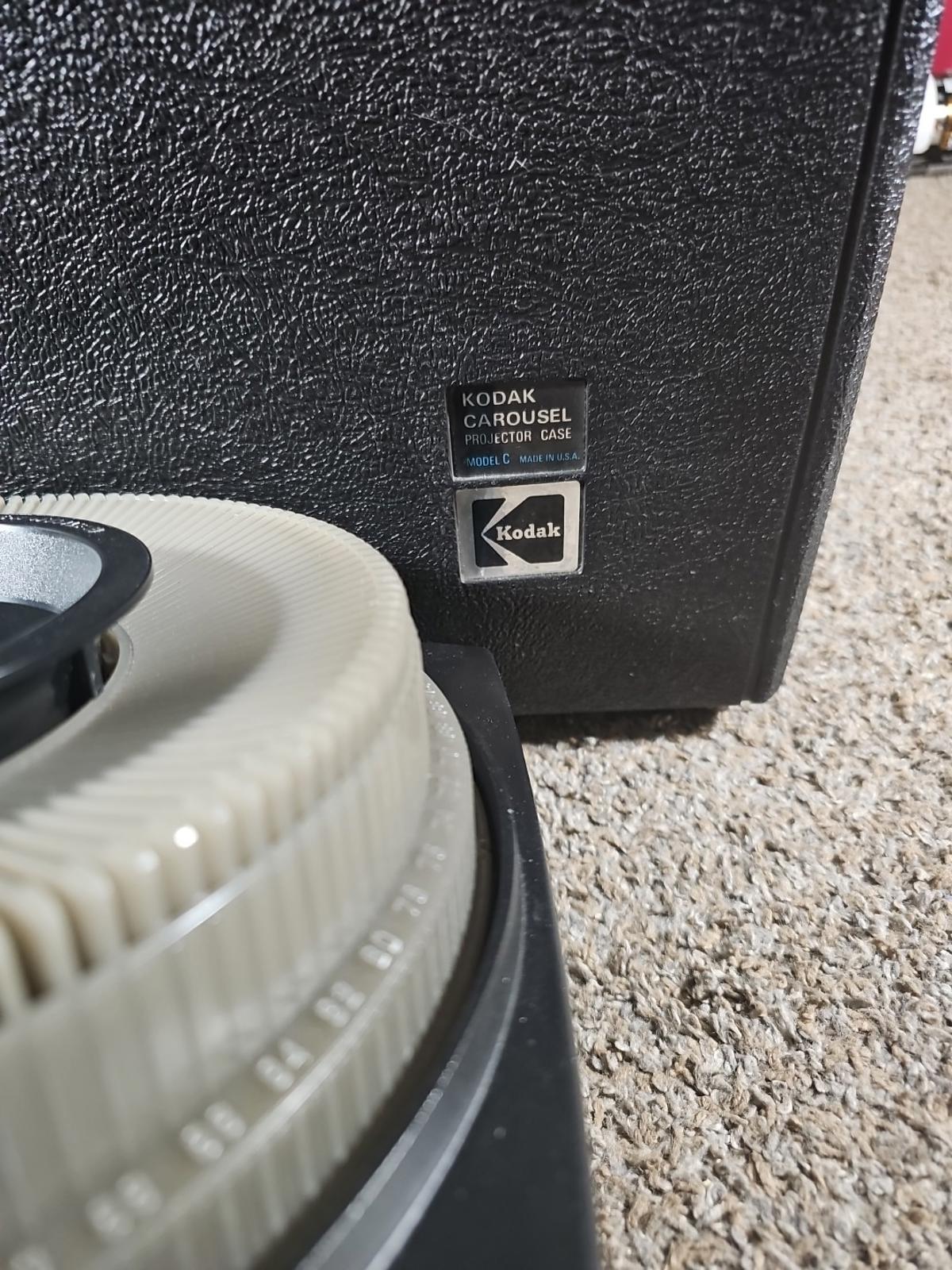 Kodak Carousel 750H Slide Projector Works with Remote and Original Case