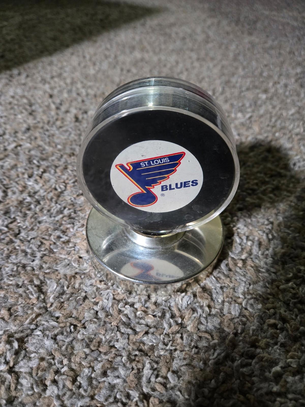 St Louis Blues Vintage Logo NHL Hockey Puck Trench Mfg Display Case