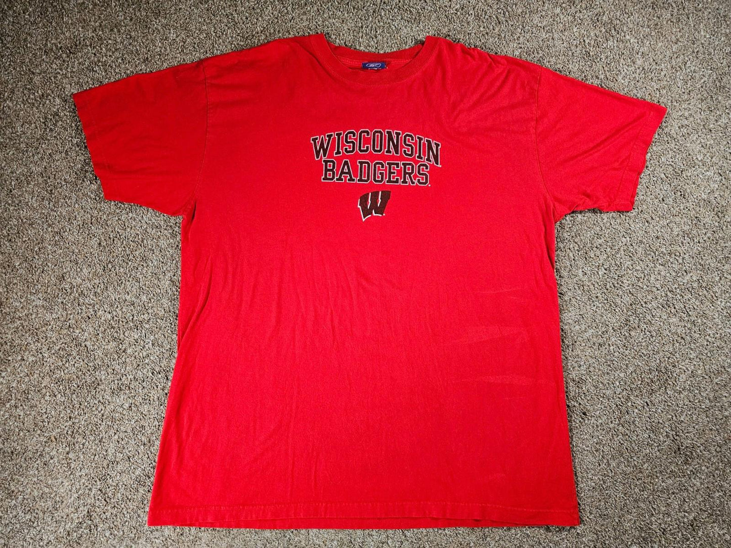 Reebok Wisconsin Badgers t-shirt red 5/6XL?