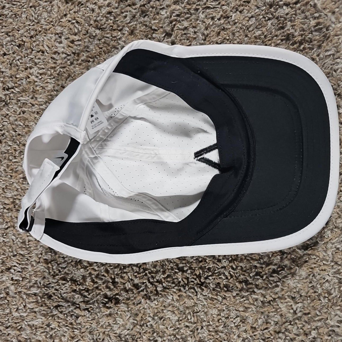 nike dri fit featherlight Strapback Running Panel hat