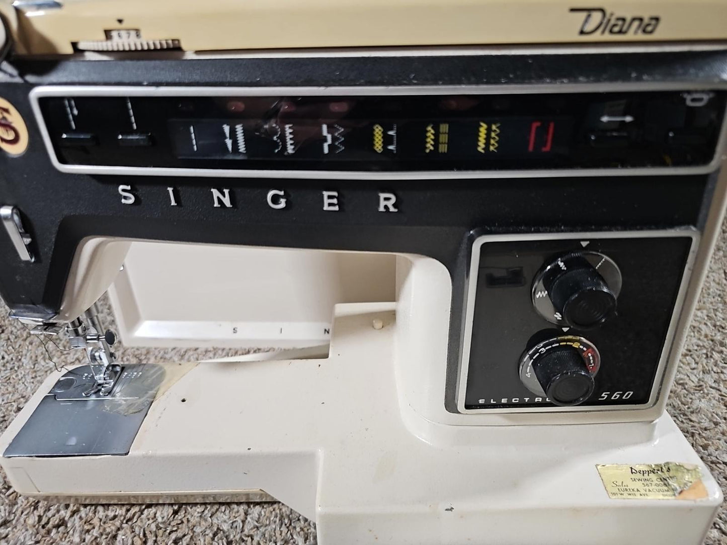 1976 SINGER 560 Electronic Diana Sewing Machine with pedal and case