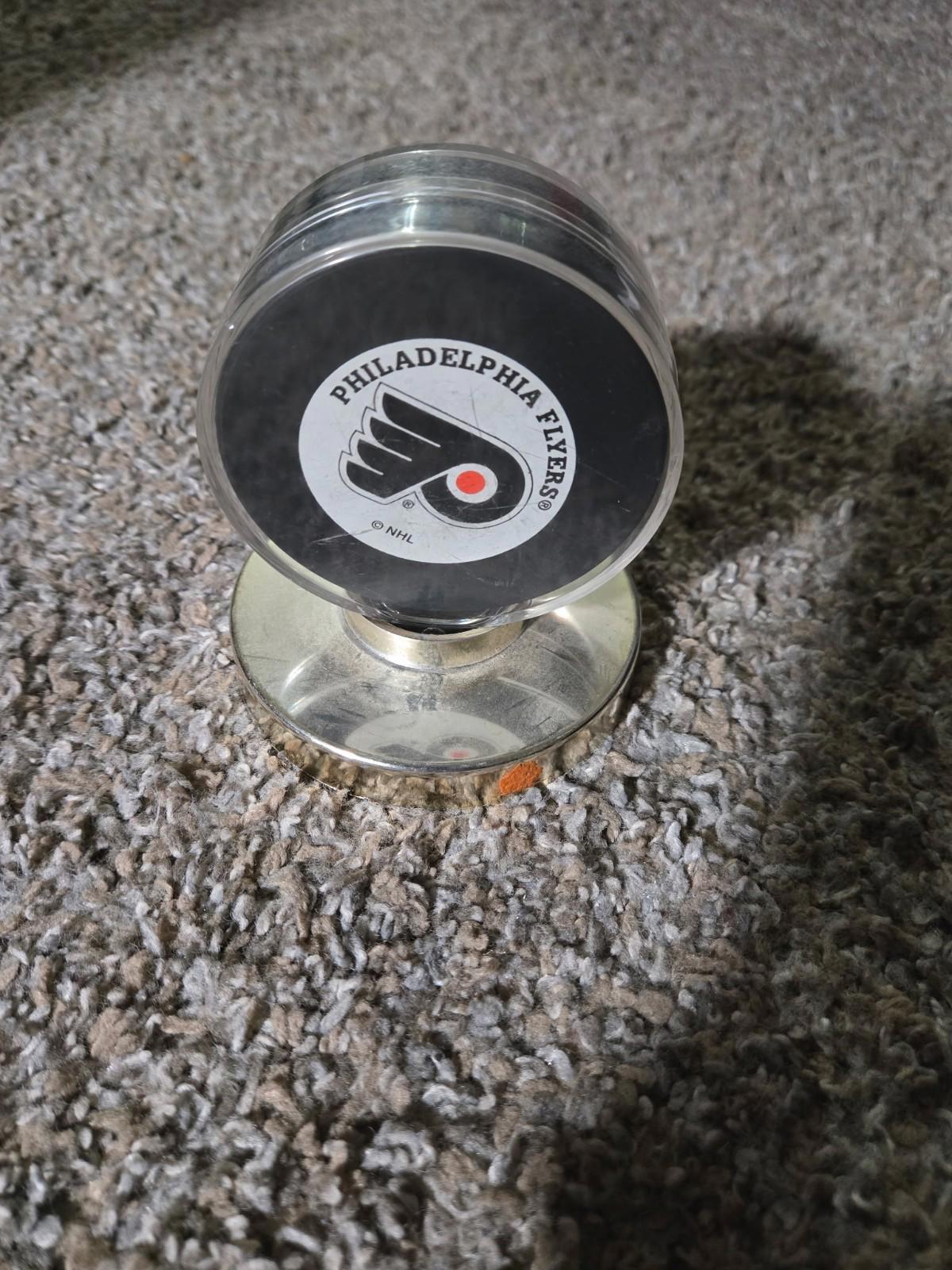 Philadelphia Flyers Vintage Logo NHL Hockey Puck Trench Mfg Display Case