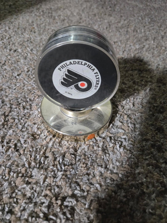 Philadelphia Flyers Vintage Logo NHL Hockey Puck Trench Mfg Display Case