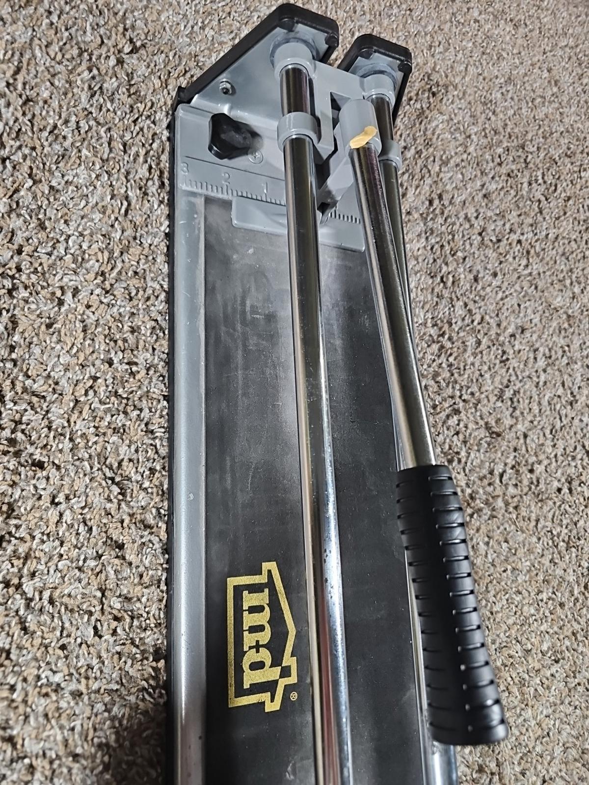 Used MD BUILDING TILE CUTTER - SEE Measurements