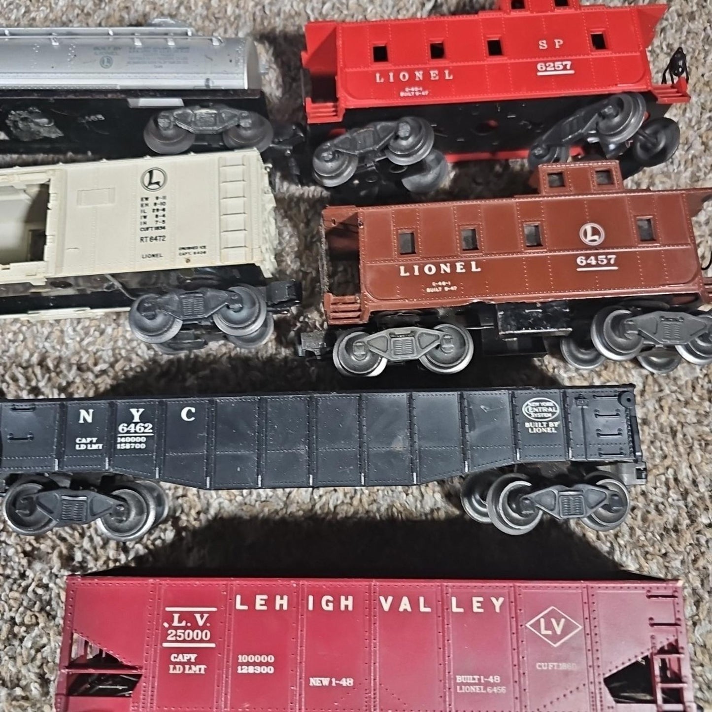 Lionel Train Set Engine 250 & 1110 Various Cars, Materials, & Connections