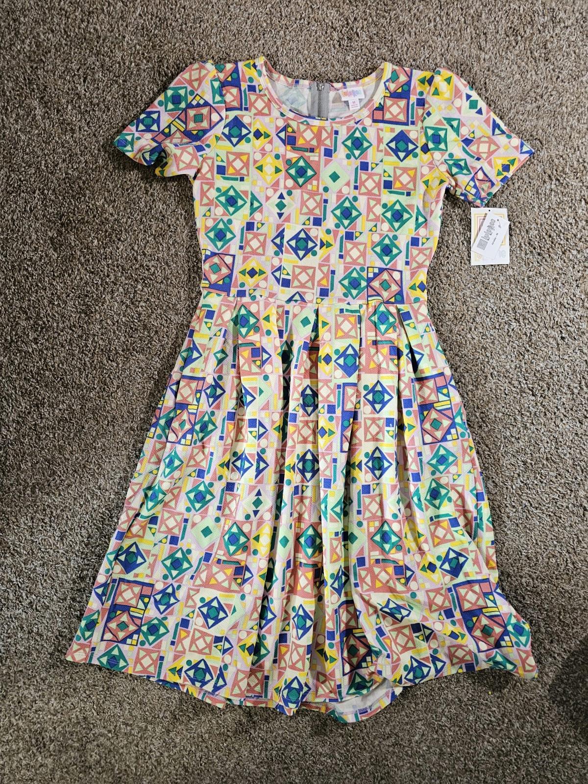 NWT LuLaRoe Dress Medium Amelia Yellow Short Sleeve Pleated